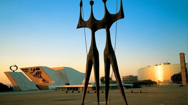 Brasilia é a capital do Brasil, lograda no Distrito Federal.  