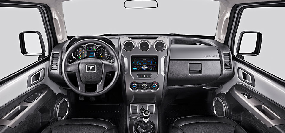 Troller T4 interior 