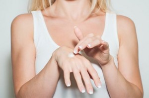 Higiene, hidratação e proteção das mãos é essencial para a saúde.