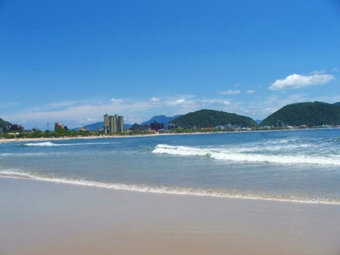 Guaratuba conta com 22 km de praias, consideradas as mais belas do Paraná